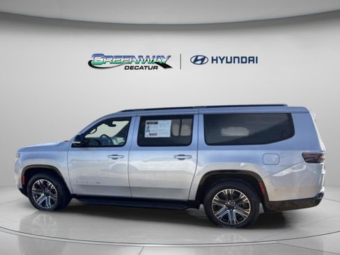 Used 2024 Jeep Wagoneer L Series II w/ Flexible Seating Group image 5