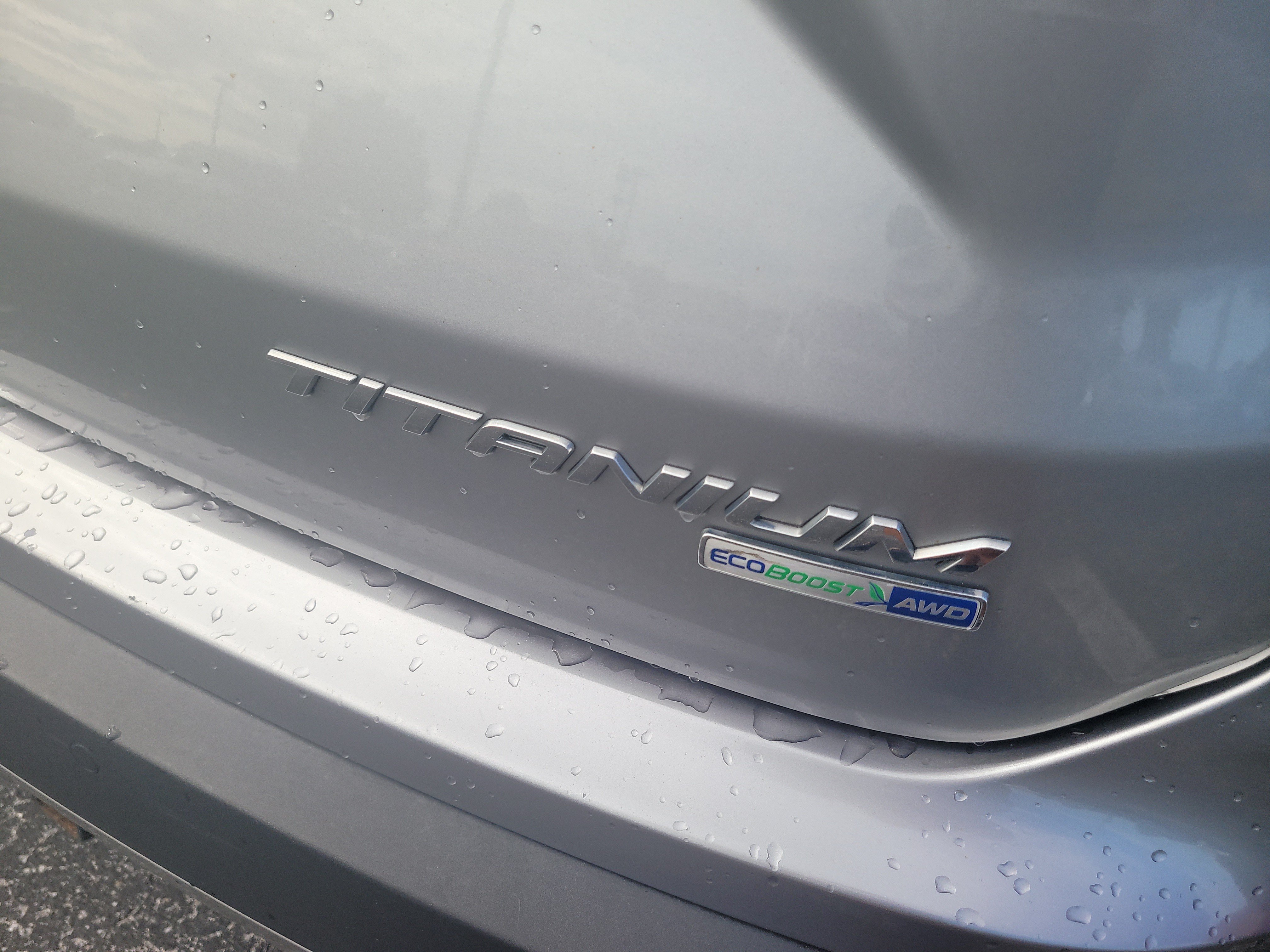 Used 2020 Ford Edge Titanium w/ Equipment Group 301A AWD/4WD image 10