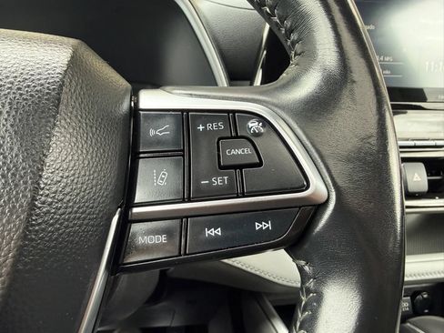 Used 2021 Toyota Highlander XLE AWD/4WD image 31