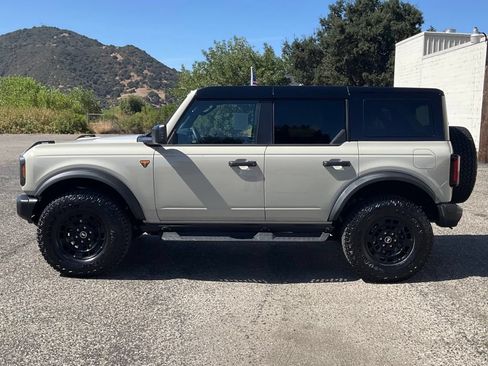New 2026 Ford Bronco Badlands w/ Sasquatch Package AWD/4WD image 3