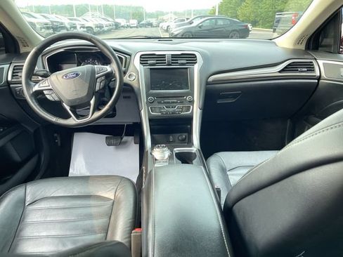 Used 2017 Ford Fusion SE w/ Fusion SE Technology Package FWD image 21