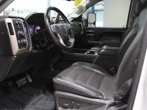 Used 2016 GMC Sierra 1500 Denali w/ Denali Ultimate Package AWD/4WD image 19