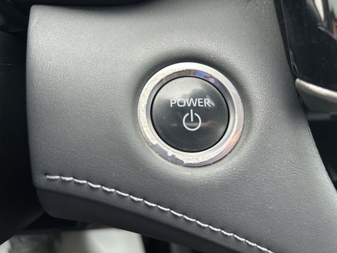 Used 2024 Toyota Highlander XLE AWD/4WD image 38