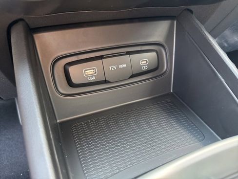 Certified 2025 Hyundai Venue SE image 29