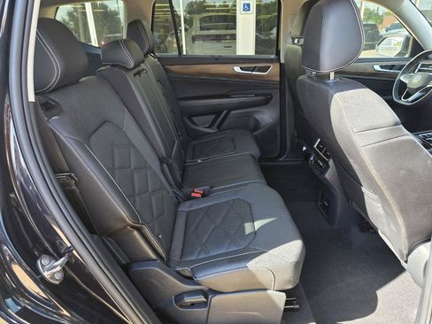 Used 2025 Volkswagen Atlas SE AWD/4WD image 21