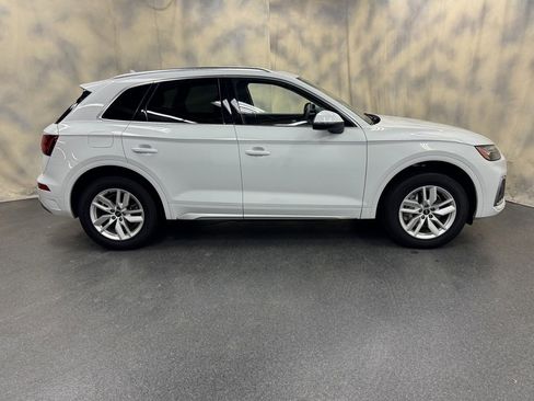 Used 2023 Audi Q5 2.0T Premium w/ Convenience Package image 9