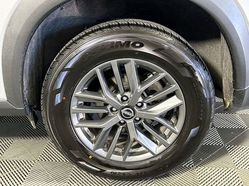 Used 2024 Nissan Rogue S image 29