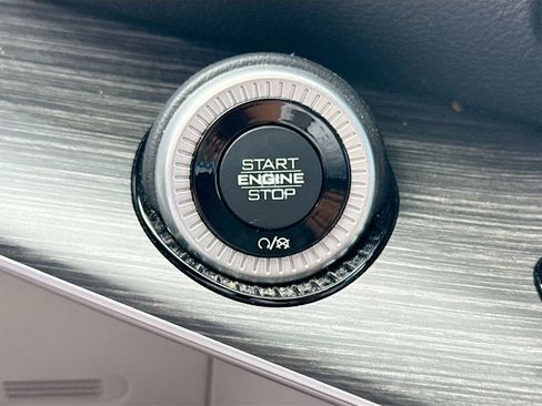 Used 2023 Jeep Wagoneer Series III w/ Preferred Equipment Group AWD/4WD image 13
