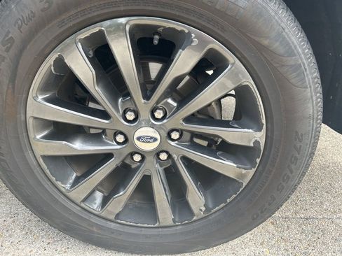 Used 2019 Ford Expedition Limited image 3