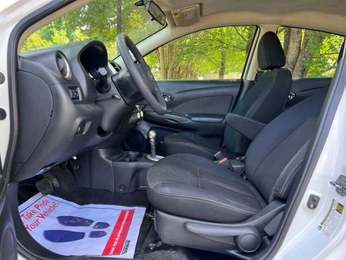 Used 2014 Nissan Versa SV FWD image 12
