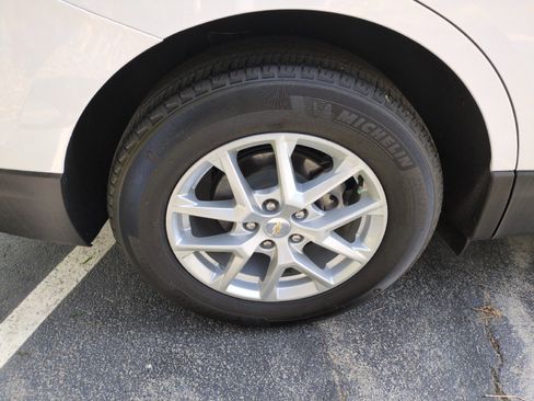 Used 2023 Chevrolet Equinox LS w/ Driver Confidence II Package FWD image 9