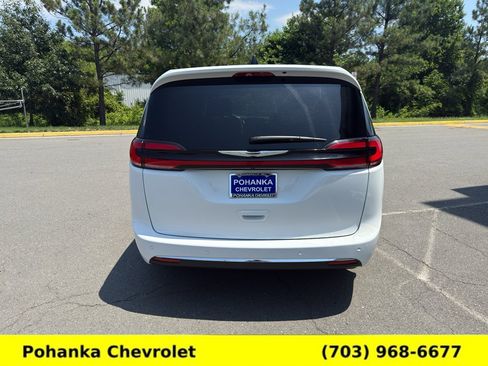 Used 2025 Chrysler Pacifica Select FWD image 6