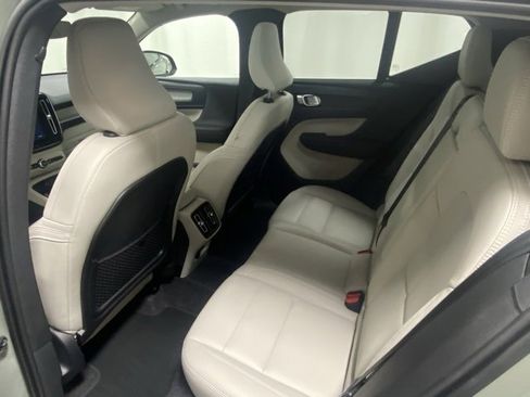 Certified 2025 Volvo XC40 B5 Ultra image 13