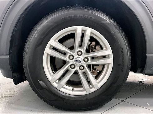 Used 2024 Ford Explorer XLT w/ Equipment Group 202A AWD/4WD image 8