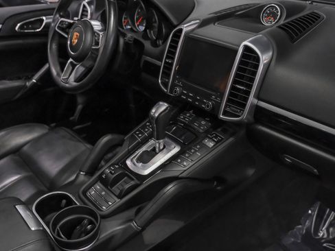 Used 2018 Porsche Cayenne AWD/4WD image 24