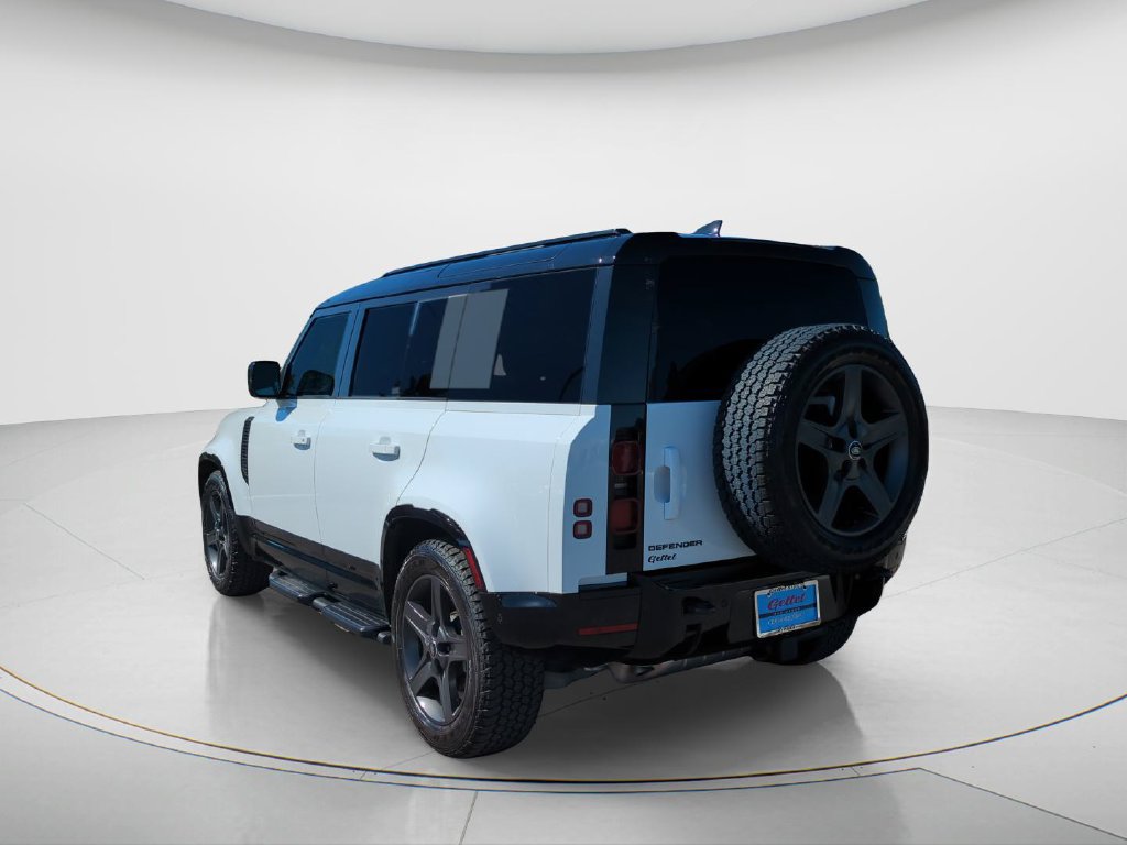 Used 2025 Land Rover Defender 110 X-Dynamic SE AWD/4WD image 7