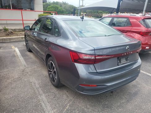 Used 2025 Volkswagen Jetta Sport image 9