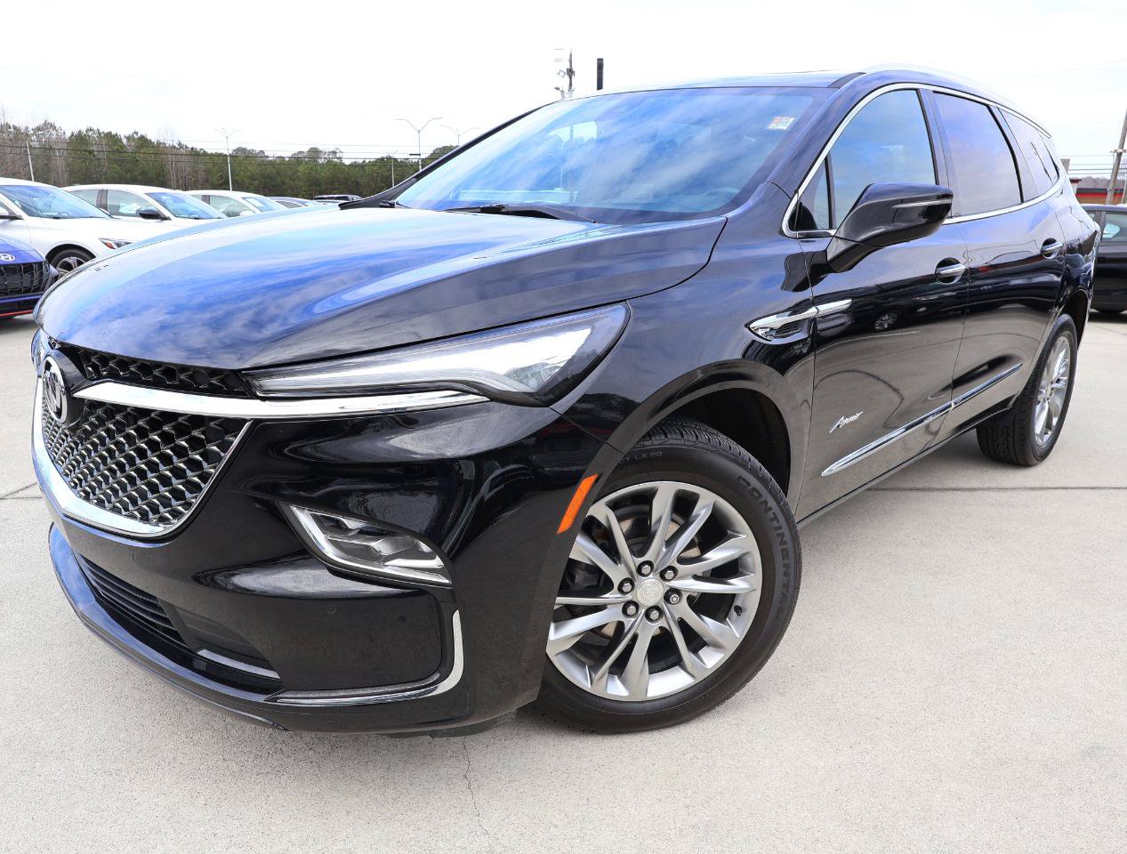Used 2022 Buick Enclave Avenir w/ Avenir Technology Package FWD image 2
