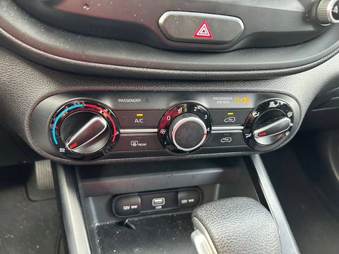 Used 2020 Kia Soul LX FWD image 26
