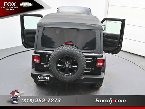 Used 2022 Jeep Wrangler Sport image 31