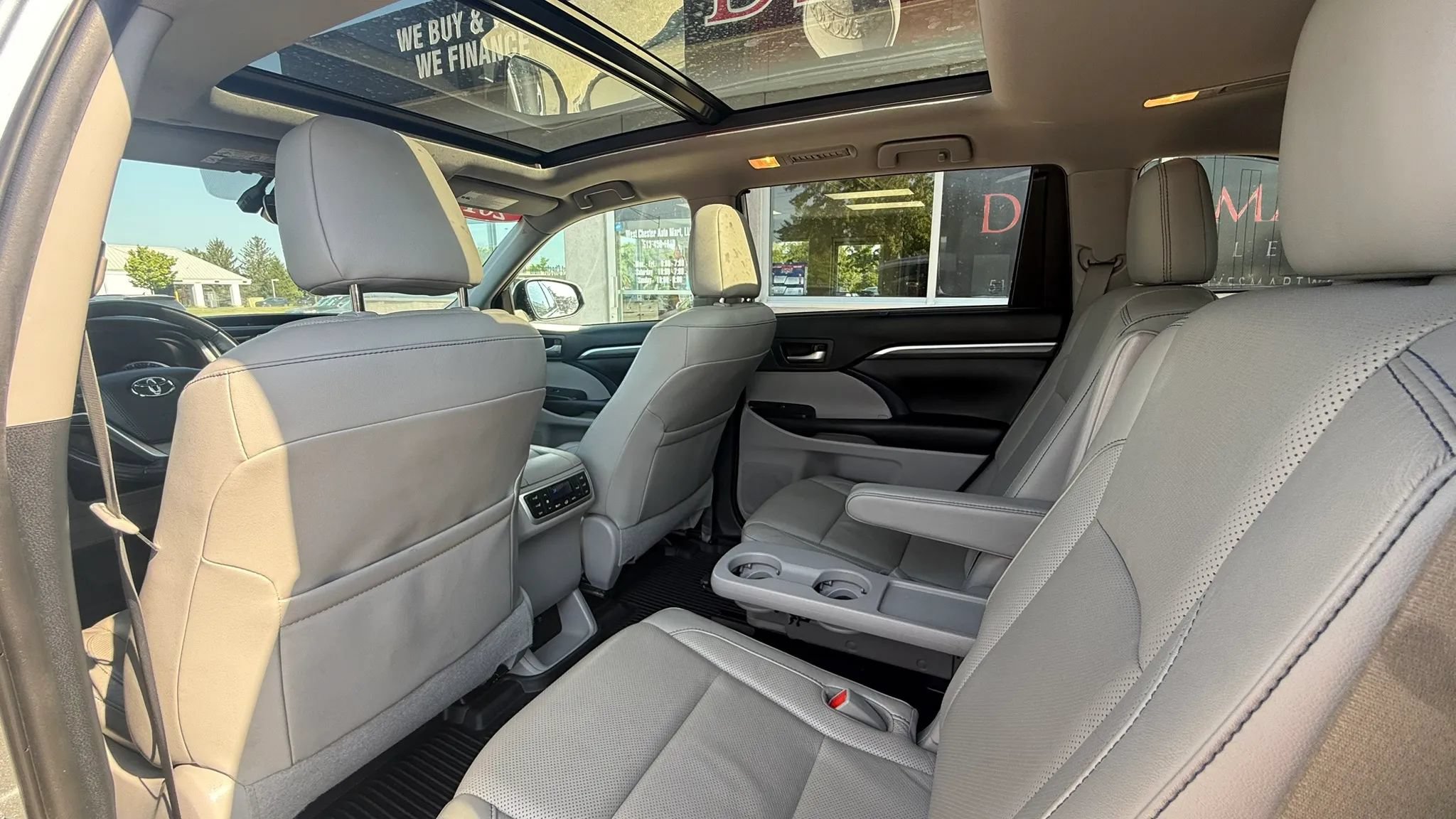Used 2019 Toyota Highlander Limited Platinum AWD/4WD image 11