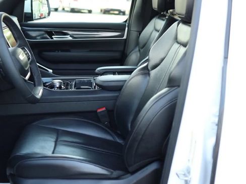 Used 2022 Jeep Wagoneer Series I w/ Convenience Group I AWD/4WD image 13