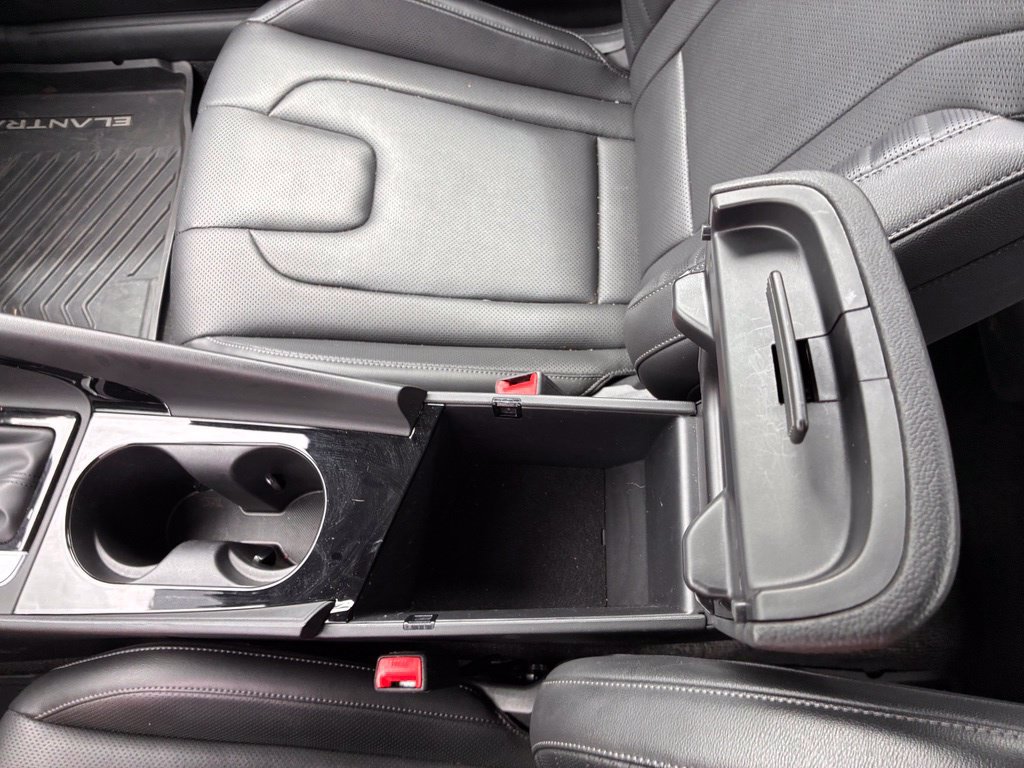 Certified 2025 Hyundai Elantra Limited FWD image 40