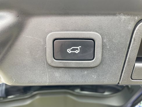 Used 2020 Land Rover Range Rover Velar S image 37