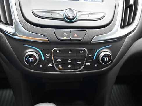 Used 2024 Chevrolet Equinox LT image 14