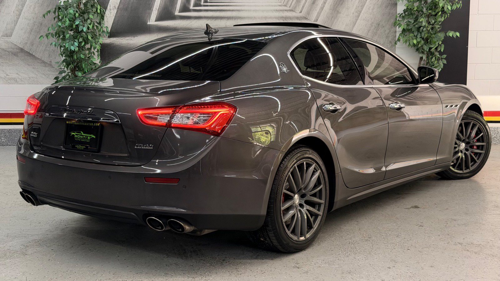 Used 2017 Maserati Ghibli S Q4 AWD/4WD image 7