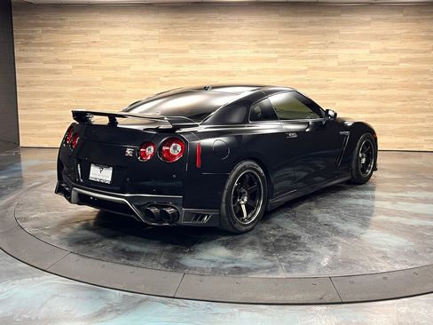 Used 2019 Nissan GT-R Premium w/ Premium Interior Package image 27