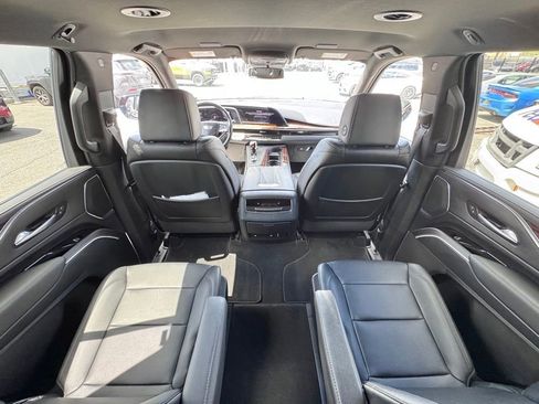 Used 2022 Cadillac Escalade Luxury AWD/4WD image 24