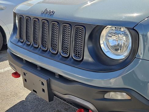 Used 2017 Jeep Renegade Trailhawk AWD/4WD image 4