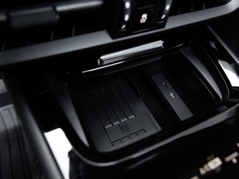 Certified 2025 Porsche Cayenne AWD/4WD image 22