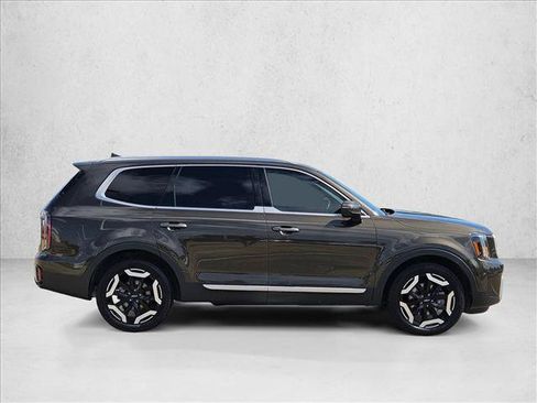 Used 2024 Kia Telluride EX w/ EX Captain's Chair Package FWD image 4