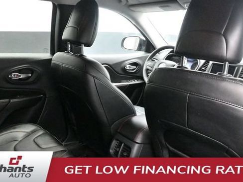 Used 2022 Jeep Cherokee Trailhawk w/ Premium Leather Package AWD/4WD image 12