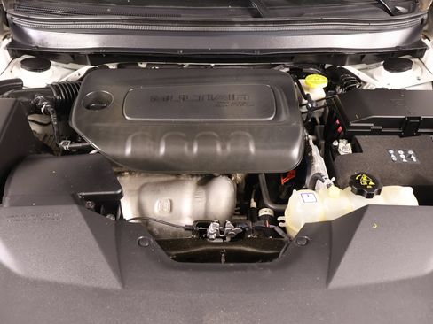 Used 2020 Jeep Cherokee Latitude Plus AWD/4WD image 19