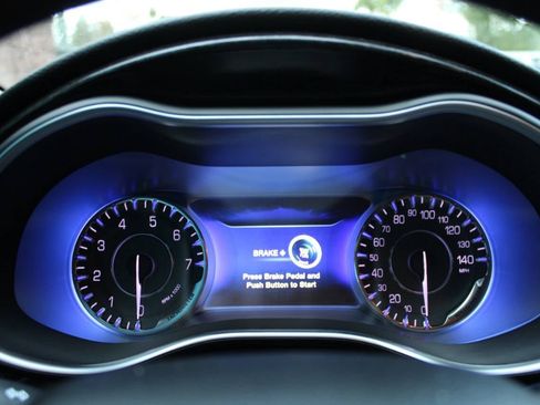 Used 2015 Chrysler 200 C w/ Navigation & Sound Group I image 27