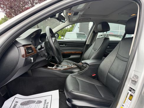 Used 2011 BMW 328i xDrive Sedan AWD/4WD image 3