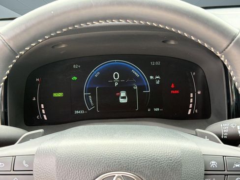 Used 2025 Toyota Camry SE image 19