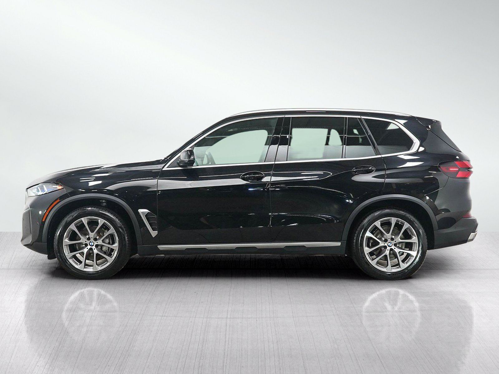 Used 2024 BMW X5 xDrive40i AWD/4WD image 2