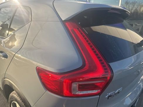 Used 2025 Volvo XC40 B5 Plus AWD/4WD image 11