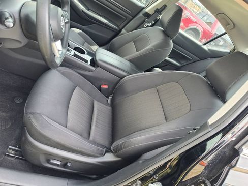 Used 2024 Nissan Altima 2.5 SV FWD image 6