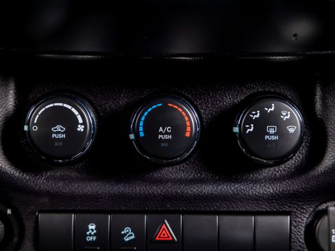 Used 2016 Jeep Wrangler Unlimited Sport w/ Quick Order Package 24S AWD/4WD image 21