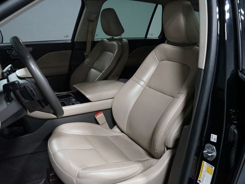 Used 2023 Lincoln Aviator 2WD w/ Premium Package image 6