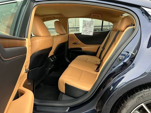 Used 2024 Lexus ES 350 w/ Premium Package image 19