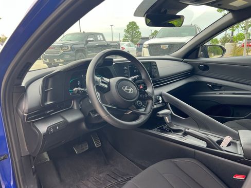 Certified 2025 Hyundai Elantra Sport FWD image 21