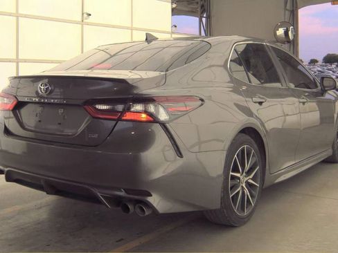 Used 2021 Toyota Camry SE FWD image 3