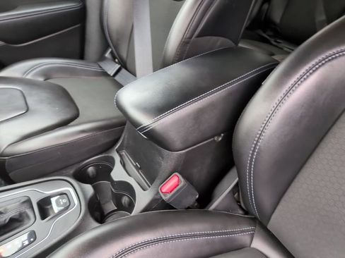 Used 2021 Jeep Cherokee Latitude Plus image 22