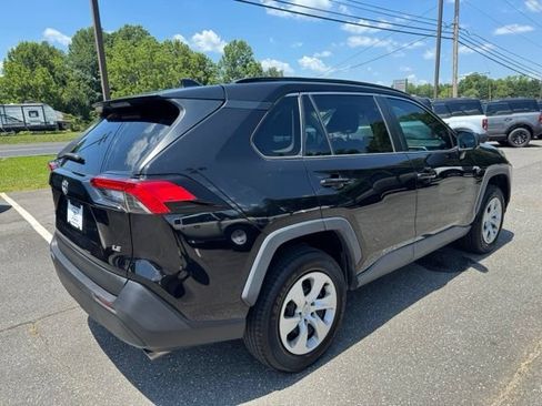Used 2021 Toyota RAV4 LE FWD image 9